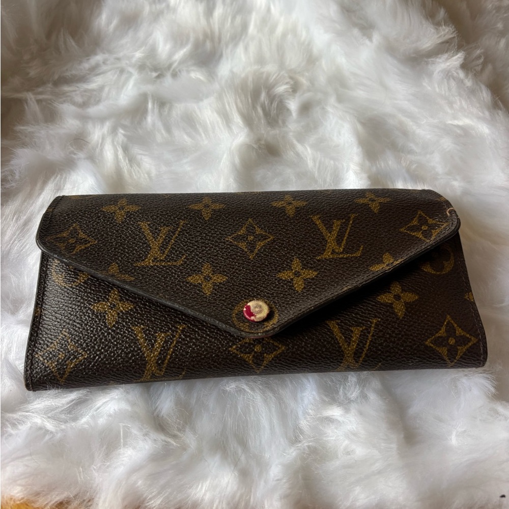 Louis Vuitton Monogram Wallet with Fuchsia Lining and Coin Purse